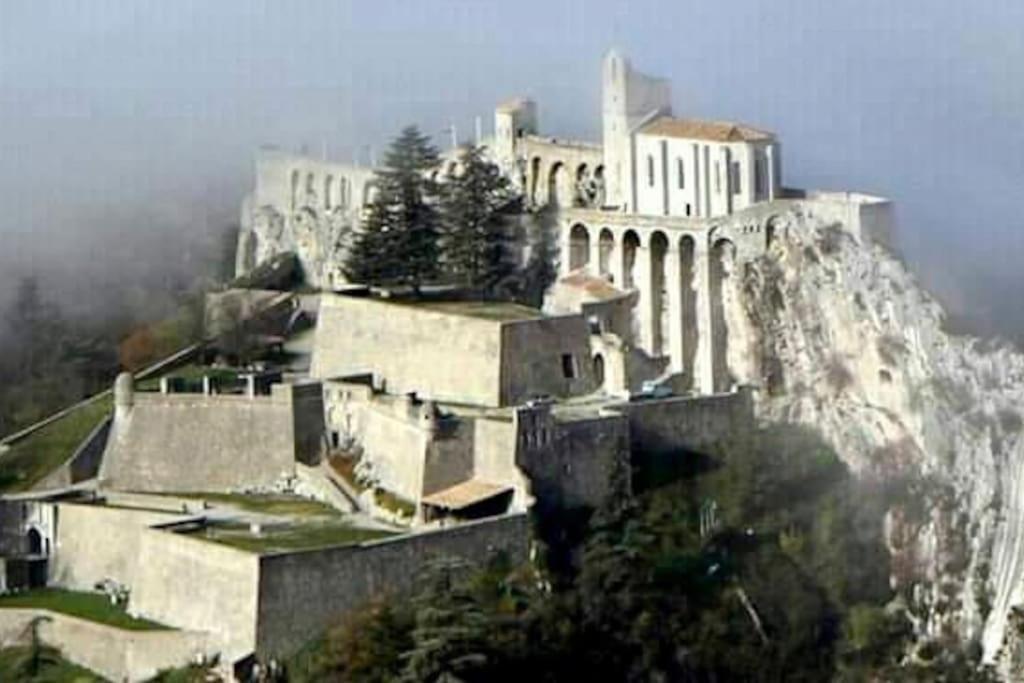 Gite De Charme Le Val Mellis Classe 3 Etoiles Dans La Douceur Provencale Vaumeilh Esterno foto